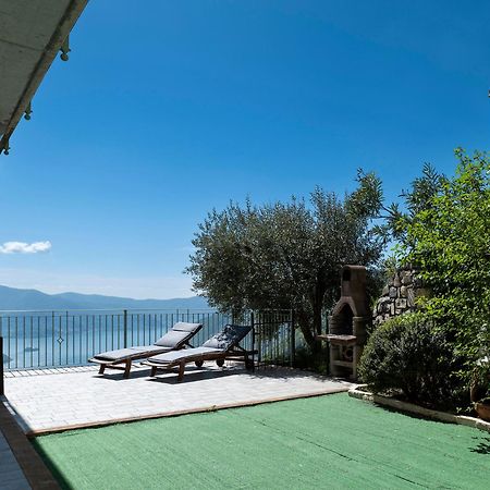 Mantegna - Garden With Lake View And Swimming Pool Parzanica Ngoại thất bức ảnh