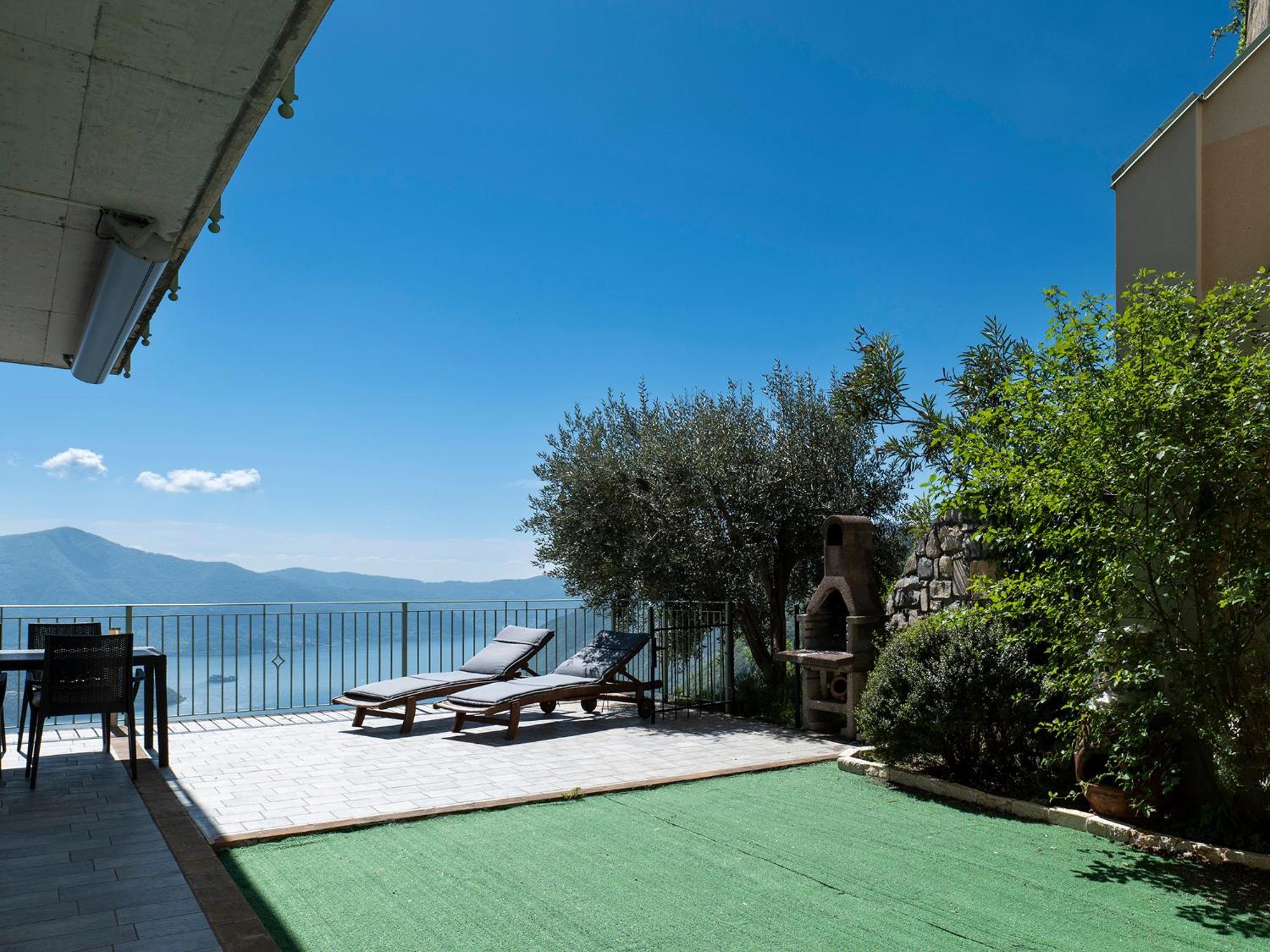 Mantegna - Garden With Lake View And Swimming Pool Parzanica Ngoại thất bức ảnh
