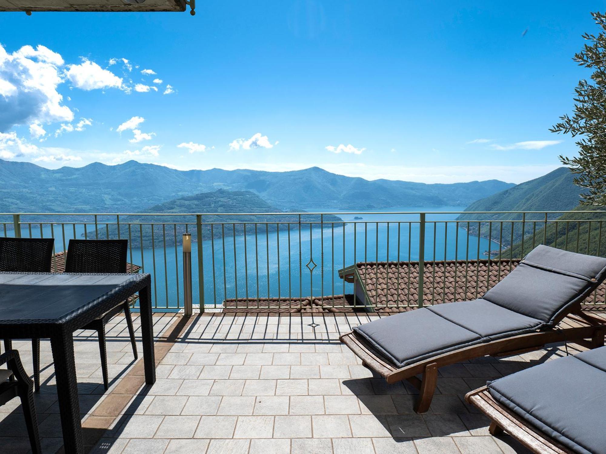 Mantegna - Garden With Lake View And Swimming Pool Parzanica Ngoại thất bức ảnh