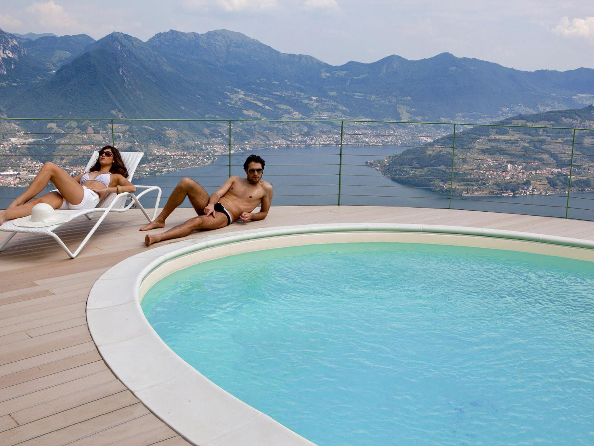 Mantegna - Garden With Lake View And Swimming Pool Parzanica Ngoại thất bức ảnh